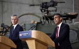 Σε πολεμική ετοιμότητα η Βρετανία – Εκτοξεύει τις δαπάνες για όπλα κατά 75 δισεκατομμύρια