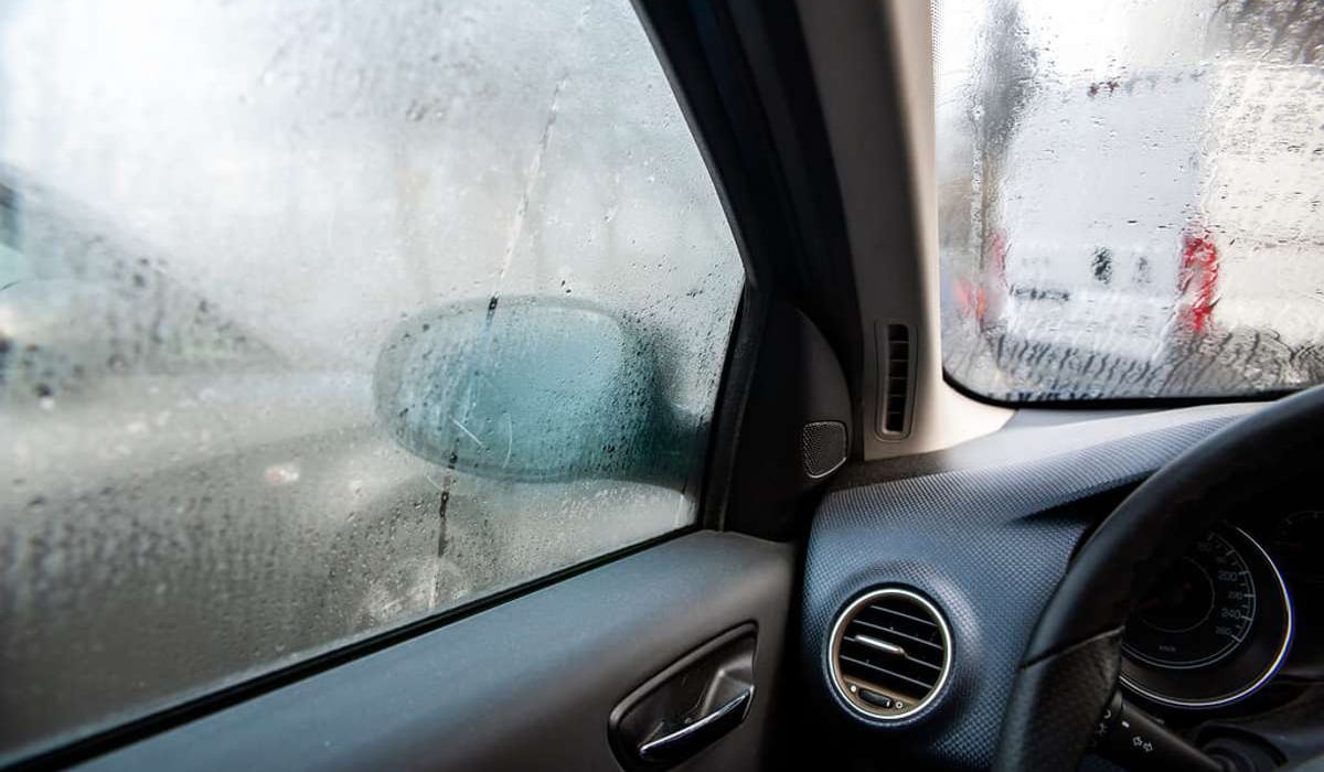 Πώς αποφεύγουμε την υγρασία και τα θολωμένα παράθυρα στο αυτοκίνητό μας
