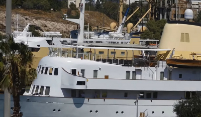 Πειραιάς: Αναχώρησε η ιστορική θαλαμηγός του Ωνάση, «Christina O» (Βίντεο)