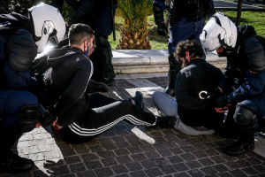 Καταγγελίες για αστυνομική βία στο πανεκπαιδευτικό συλλαλητήριο - Πάνω από 30 οι προσαγωγές