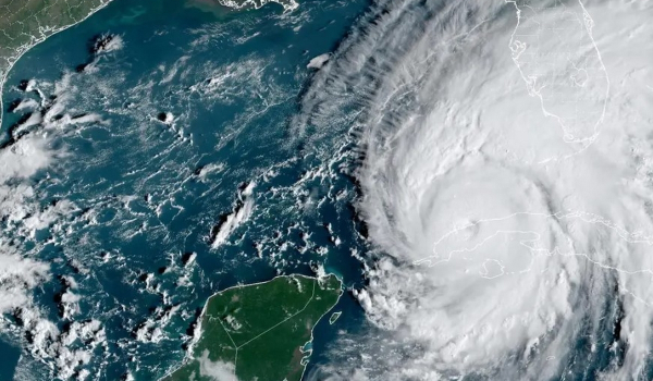Τυφώνας Ίαν: Εκκενώσεις περιοχών, κλείσιμο αεροδρομίων στις ΗΠΑ - Άνεμοι 209 χλμ/ώρα (Βίντεο)
