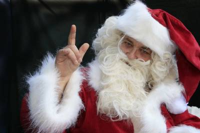 Ο «Άγιος Βασίλης» είχε κορονοϊό: 75 κρούσματα σε γηροκομείο μετά την επίσκεψή του