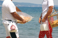 Η «μαφία του λουκουμά» στη Χαλκιδική: Εκβίαζαν και χτυπούσαν πλανόδιους πωλητές σε παραλίες