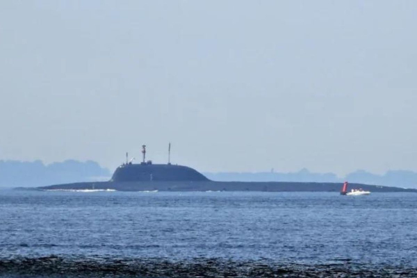 Ρωσικό πυρηνικό υποβρύχιο πλέει στη Μεσόγειο κοντά στην Ιταλία