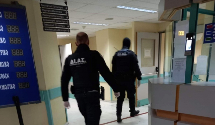 Νίκαια: Μπήκαν σε νοσοκομείο και τα έκαναν «γυαλιά καρφιά» (Εικόνες)