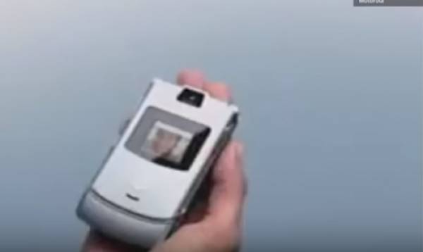 Motorola RAZR: Επιστρέφει το θρυλικό κινητό