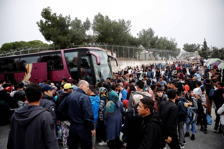 Μυτιλήνη: Διαδήλωση αιτούντων άσυλο στο λιμάνι της πόλης