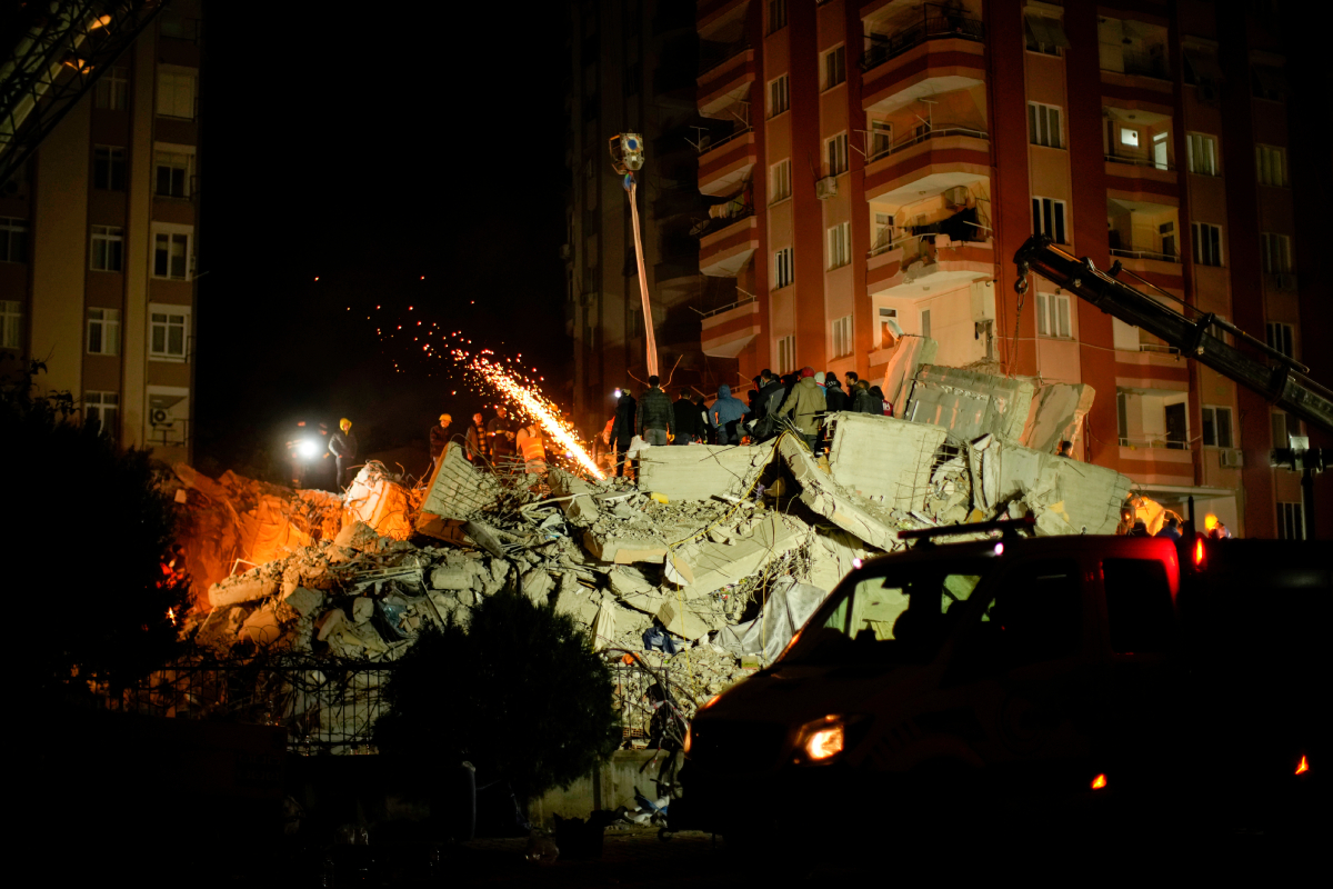 Σεισμός στην Τουρκία: Φόβοι και για μαζικές κατολισθήσεις - Αντίστροφη μέτρηση για τους εγκλωβισμένους (Χάρτες)