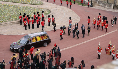 Το τελευταίο αντίο στη βασίλισσα Ελισάβετ: Όσα έγιναν στην 12ωρη κηδεία της - Φωτογραφίες