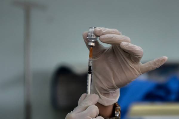 SMS στο 13034: Η πλατφόρμα και ο εμβολιασμός για 60άρηδες