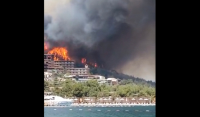 Σαρώνουν οι φωτιές την Τουρκία: Κάηκε ξενοδοχείο, αποχωρούν με βάρκες