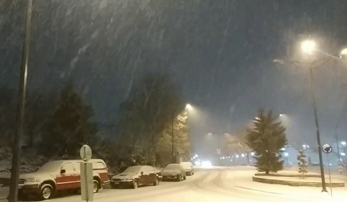 Κακοκαιρία Φίλιππος: Στα λευκά η Β. Ελλάδα - Κλείνουν δρόμοι από το πολύ χιόνι (Βίντεο)