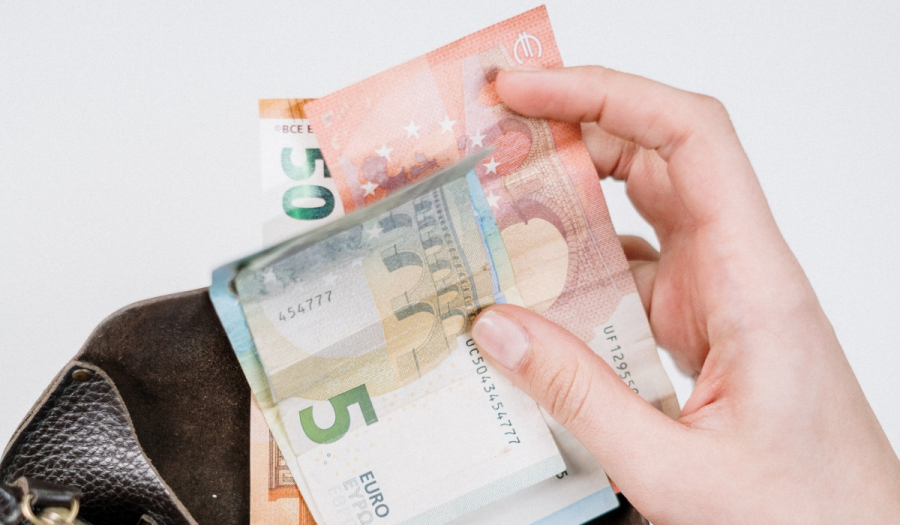 Επίδομα 534 ευρώ: Πότε πληρώνονται οι δικαιούχοι