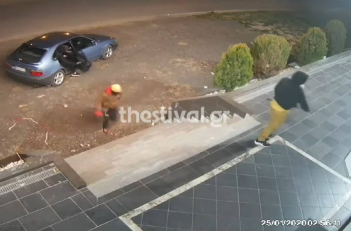 Βίντεο: Έσπασαν βιτρίνα με βαριοπούλα και λήστεψαν κατάστημα μέσα σε 3 λεπτά