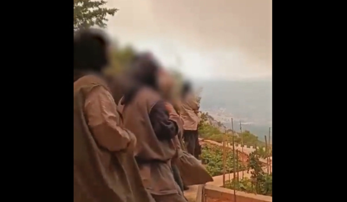 Φωτιά στη Μάνδρα: Αγωνιώδης προσπάθεια αστυνομικών να απομακρύνουν μοναχές από μοναστήρι