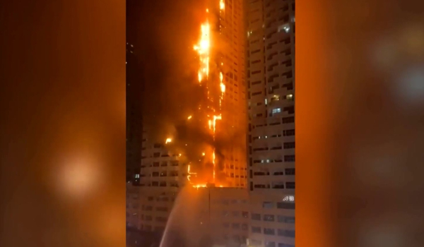 Ηνωμένα Αραβικά Εμιράτα: Φωτιά σε 36ώροφο ουρανοξύστη - Συγκλονίζουν τα βίντεο