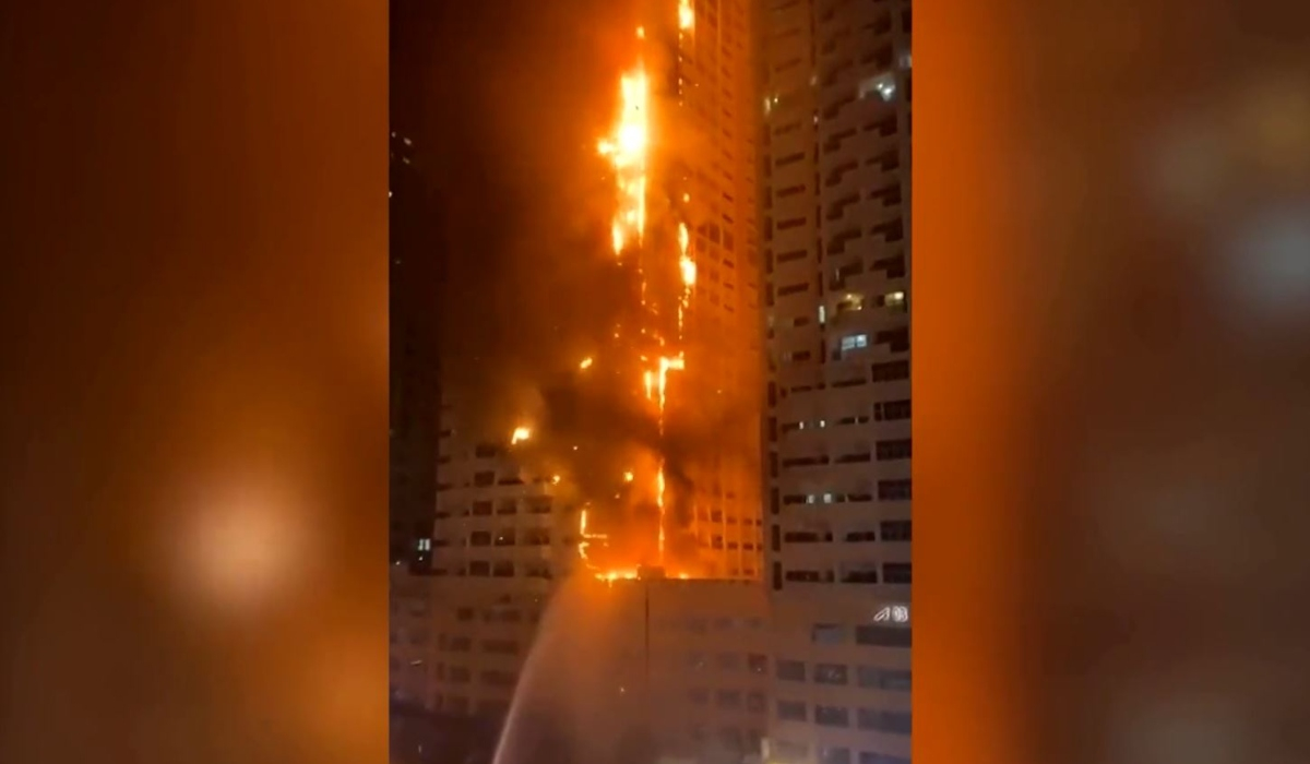 Ηνωμένα Αραβικά Εμιράτα: Φωτιά σε 36ώροφο ουρανοξύστη - Συγκλονίζουν τα βίντεο