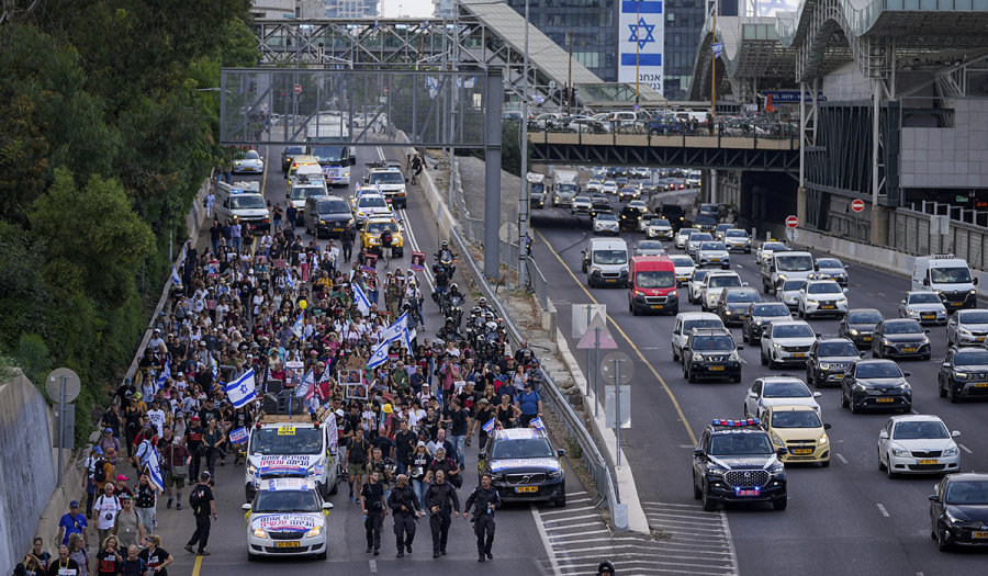 Ισραήλ: Συγγενείς ομήρων της Χαμάς ξεκίνησαν πορεία από το Τελ Αβίβ προς την Ιερουσαλήμ