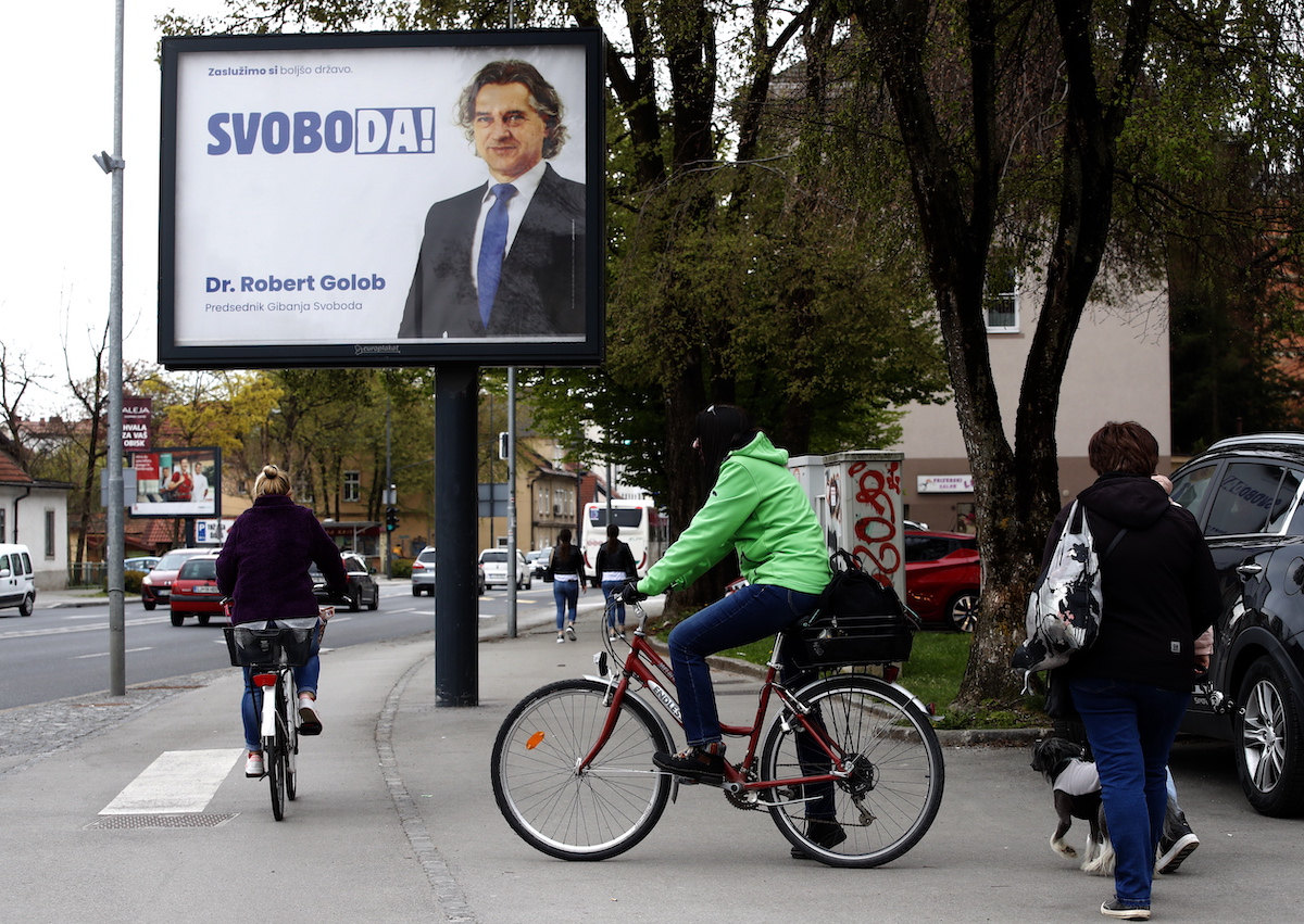 Σλοβενία: Αμφίρροπη μάχη μεταξύ Γιάνσα - Γκόλομπ στις σημερινές εκλογές