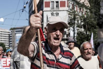 Αναδρομικά συνταξιούχων: Μένουν εκτός 500.000 αγρότες και χαμηλοσυνταξιούχοι