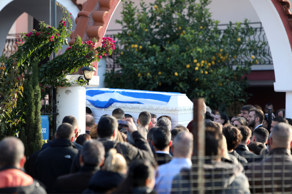 Βασίλης Τόπαλος: Θρήνος στην κηδεία του 16χρονου πυγμάχου