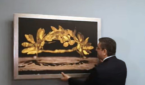 Ο Τζιτζικώστας ξεκρέμασε και έκανε δώρο στον Τσούνη τους πίνακες του γραφείου του