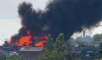 Βρετανία: Εκρήξεις σε βιομηχανική μονάδα - Κόλαση φωτιάς (Βίντεο)