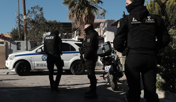 Μπαράζ συλλήψεων για ληστείες σε Αθήνα, Δροσιά και Μαρκόπουλο