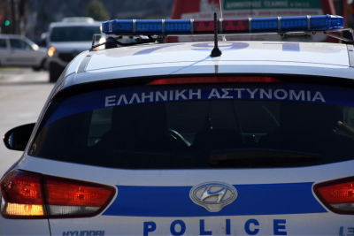 Θεσσαλονίκη: Ξυλοκόπησε τη σύντροφό του και τον αστυνομικό που πήγε να τον συλλάβει