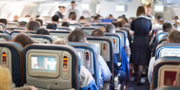 Ηράκλειο: Πανικός σε πτήση - Μεθυσμένη Βρετανίδα έκανε άνω κάτω πλήρωμα και επιβάτες