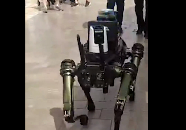 Ισπανία: Ο πρώτος αστυνομικός ρομπότ ξεκίνησε τις περιπολίες στη Μάλαγα (Βίντεο)