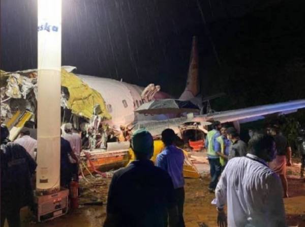 Ινδία: Αυξάνονται οι νεκροί της αεροπορικής τραγωδίας