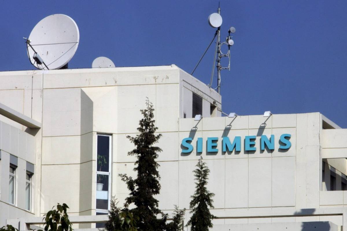 Σκάνδαλο Siemens: Στη φυλακή η σύζυγος του φυγόποινου Χρ. Καραβέλα
