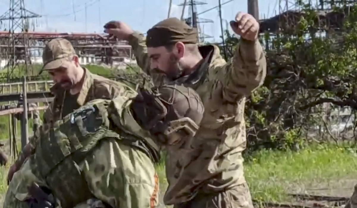 Αζοφστάλ: Η παράδοση των Ουκρανών μαχητών - Δείτε εικόνες και βίντεο