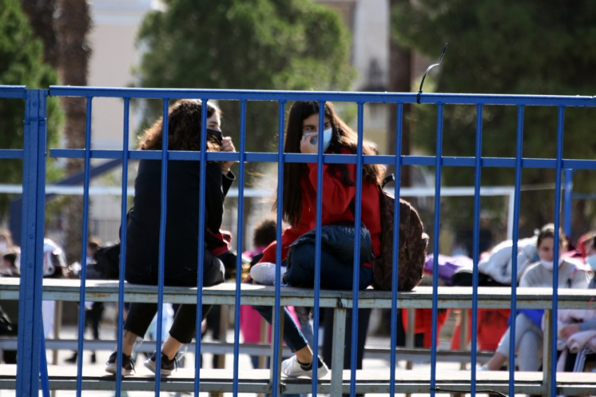 Θεσσαλονίκη: Στα «κάγκελα» γονείς και μαθητές για το κλείσιμο των Λυκείων