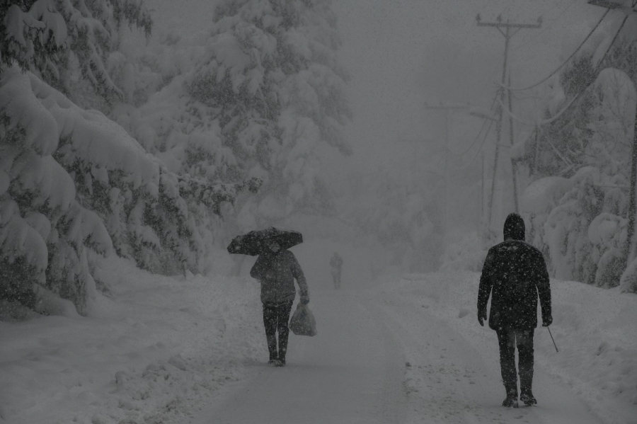 Η πολική δίνη φέρνει βαρύ χειμώνα με πολλά χιόνια και στην Ελλάδα