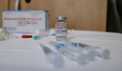 Εμβόλιο Moderna: Ο EMA ενέκρινε τη χρήση του στους εφήβους