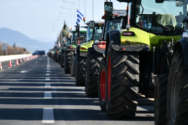 Αναβρασμός στα μπλόκα των αγροτών: Ώρα αποφάσεων για «όργωμα» με τρακτέρ στην Αθήνα