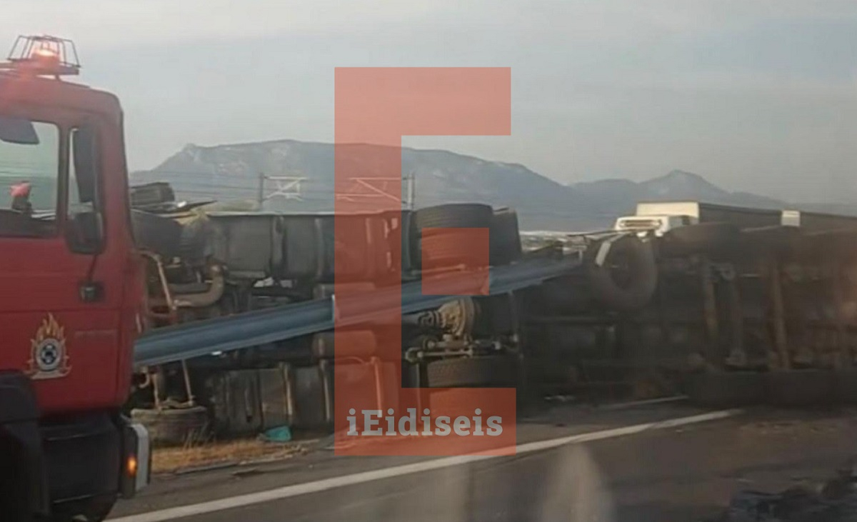 Τροχαίο στην Εθνική Οδό Κορίνθου - Πατρών: Ανατροπή φορτηγού (Εικόνες, Βίντεο)