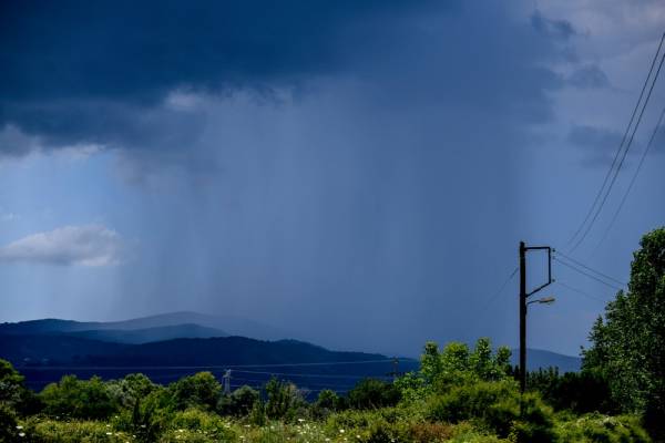 Καιρός: Τοπικές βροχές και καταιγίδες σήμερα - Ποιες περιοχές επηρεάζονται