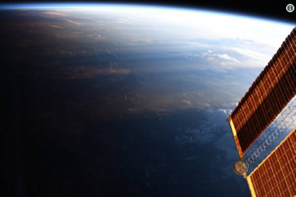 Ημέρα και νύχτα σε μία φωτογραφία από το Διεθνή Διαστημικό Σταθμό
