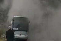 Μέτσοβο: Η στιγμή που το λεωφορείο με τους μαθητές πιάνει φωτιά - Βίντεο