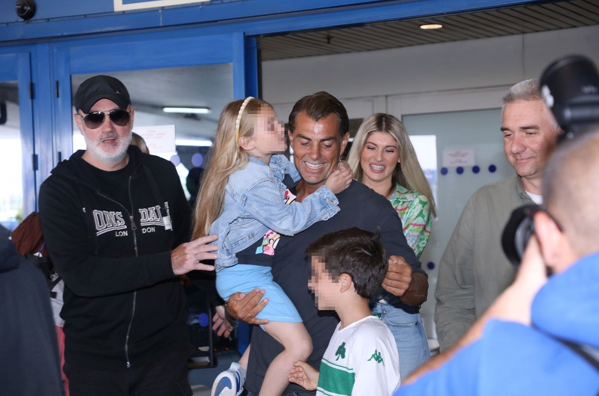 Survivor All Star: Ο Στέλιος Χανταμπάκης στην αγκαλιά της οικογένειάς του (φωτογραφίες)