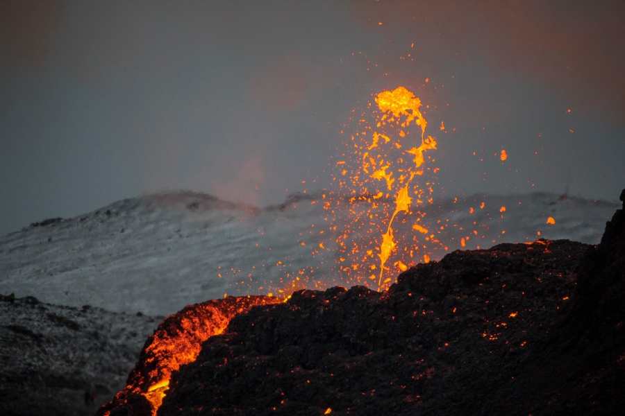 Ισλανδία: Ετοιμότητα για το ηφαίστειο Fagradalsfjall - Χορός ρίχτερ με 4.800 σεισμούς, επί ποδός εκκενώσεων
