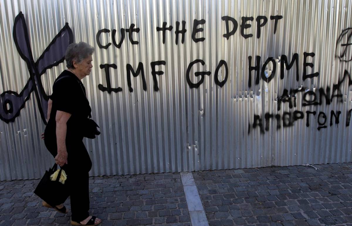 Reuters: Η Ελλάδα προσπαθεί να αποπληρώσει τα μισά δάνεια του ΔΝΤ