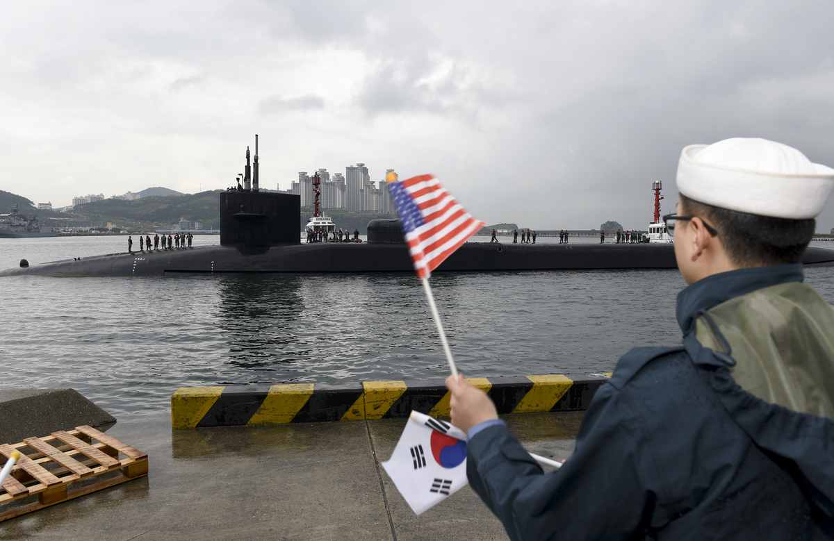 Ανάλυση CNN: Γιατί οι ΗΠΑ στέλνουν στη Νότια Κορέα τον «αόρατο πυρηνικό μανδύα»