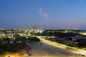 «Αναχαιτίσαμε drones», λέει το Ιράν - Για ισραηλινή πυραυλική επίθεση κάνουν λόγο οι ΗΠΑ