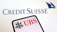 Ραγδαίες εξελίξεις: Πιέσεις για «αναγκαστικό γάμο» της Credit Suisse με τη UBS
