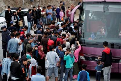 Λέσβος: 200 αιτούντες άσυλο έκλεισαν τον δρόμο που οδηγεί στη Μόρια