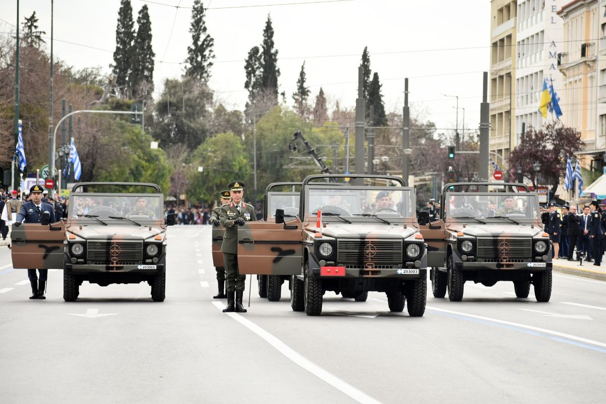 Δείτε LIVE τη μεγάλη στρατιωτική παρέλαση για την 25η Μαρτίου στην Αθήνα (Φωτογραφίες)